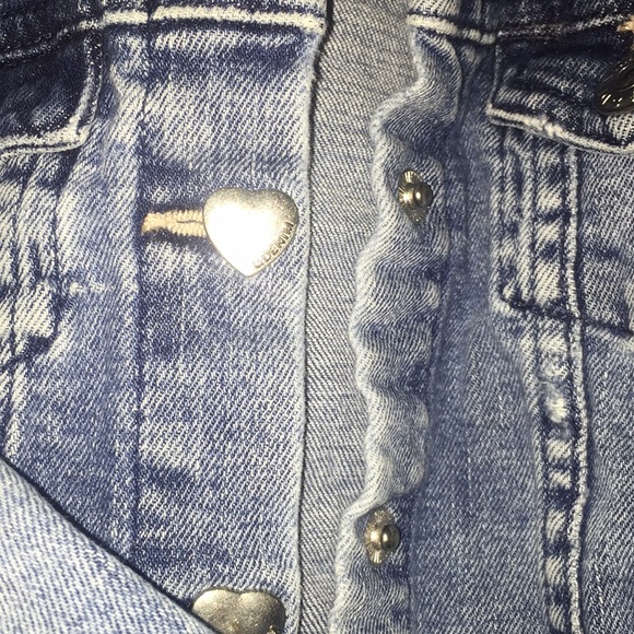 H&M jean jacket with cute heart buttons - Picture 3 of 4